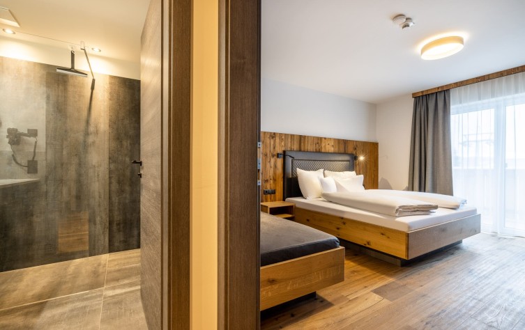 Familienzimmer mit großem Badezimmer